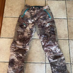 Cabela’s Camo Pants - XS